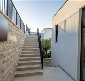 Luxury 5-Bedroom Sea-View Villa with Heated Infinity Pool in Orasac near Dubrovnik – Sleeps 10